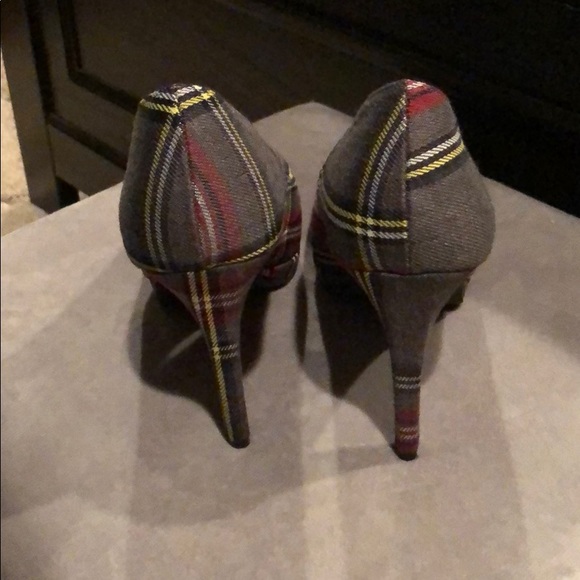 Checker pattern heels - Picture 4 of 6